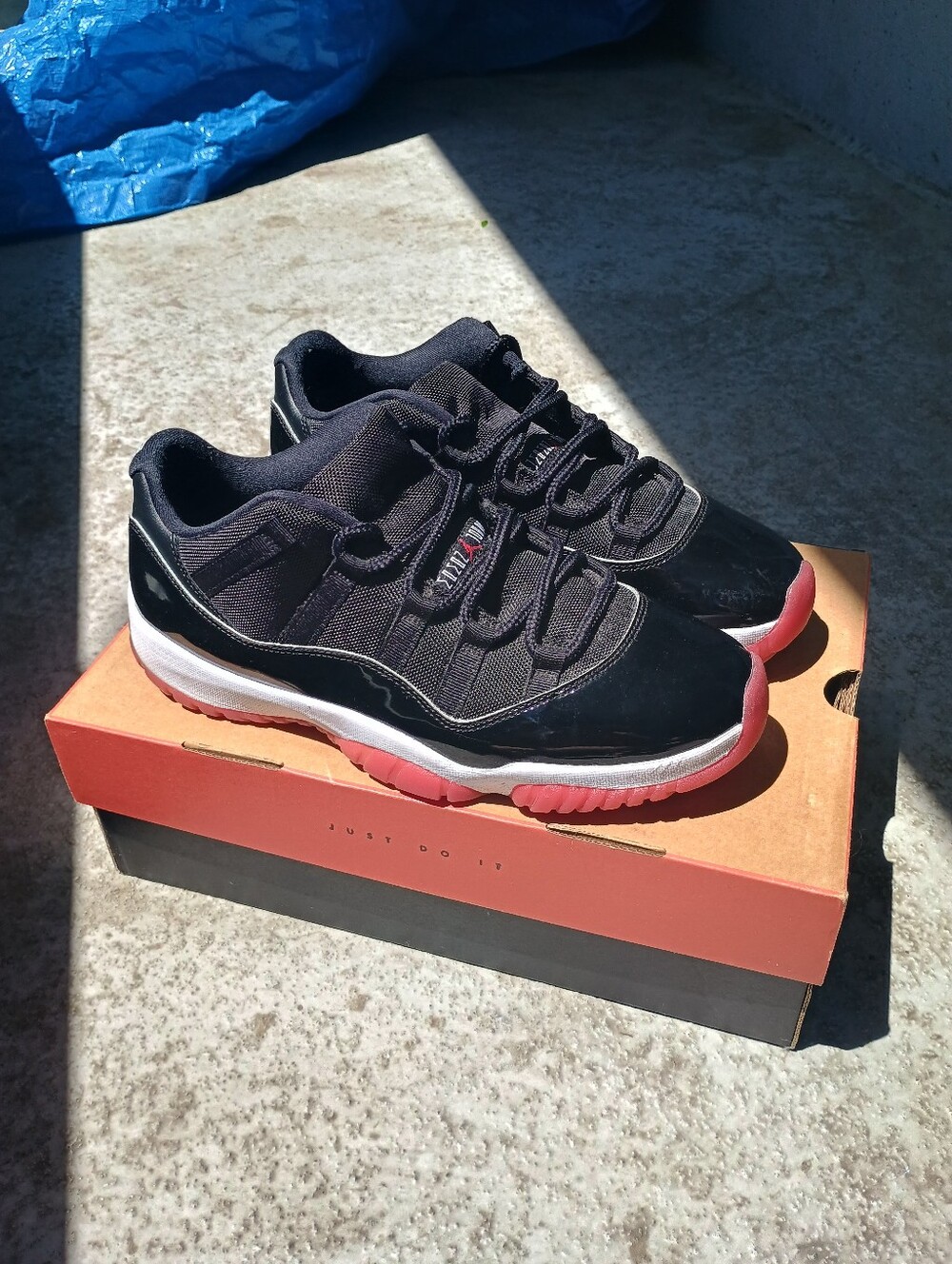 Jordan 11 Low Bred 2025 10.5 Men Barley Worn
